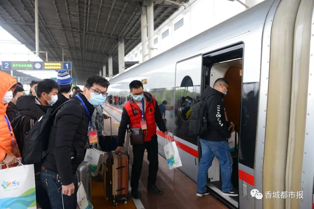 咸宁首趟务工专列出发|务工人员|高铁|新冠肺炎_新浪新闻