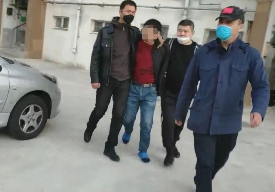安达市公安局将犯罪嫌疑人李某龙抓捕归案.