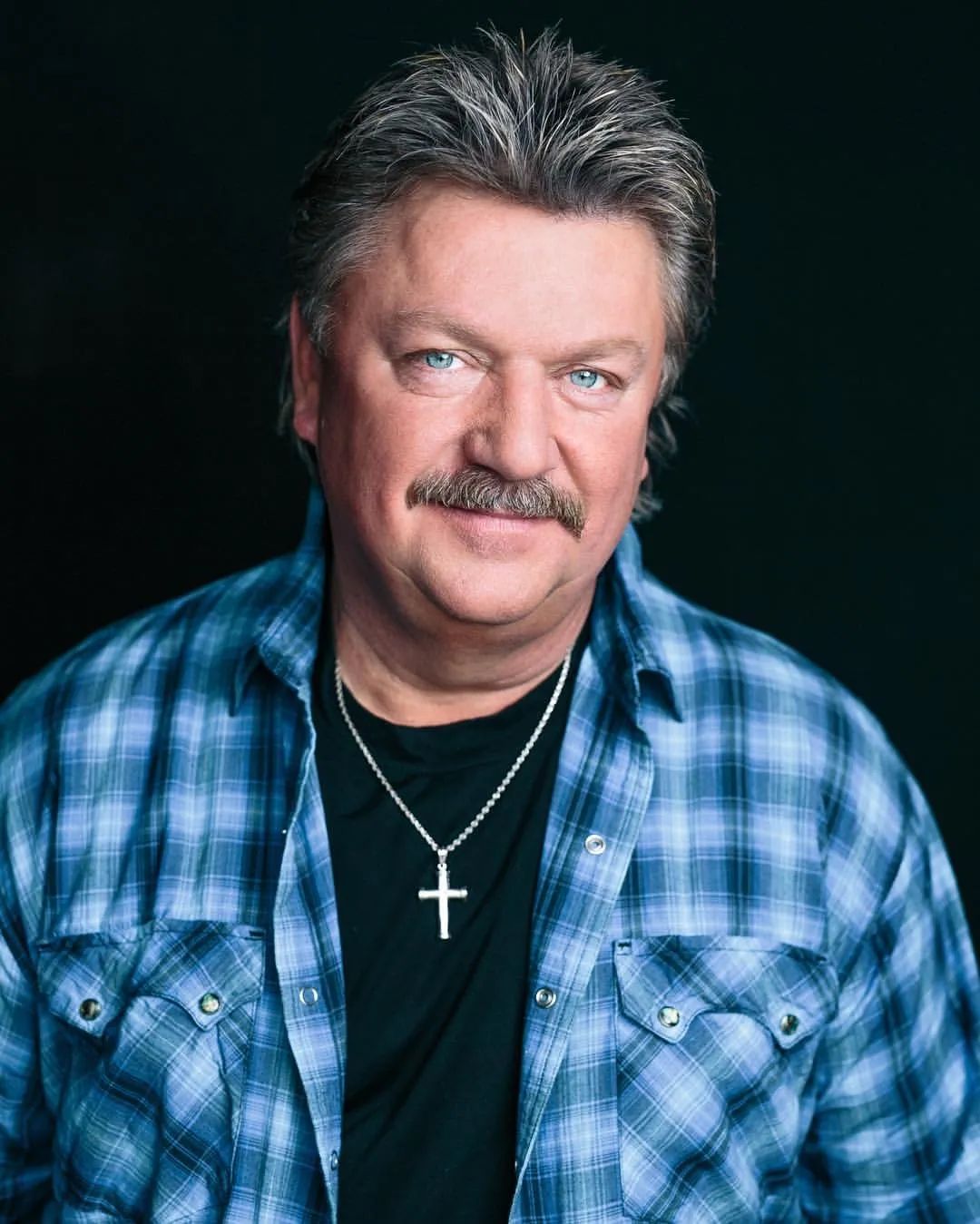 美国乡村音乐歌手joe diffie因感染冠状肺炎病毒而去世.