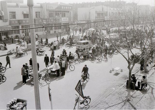 老照片二十年前潍坊的街道