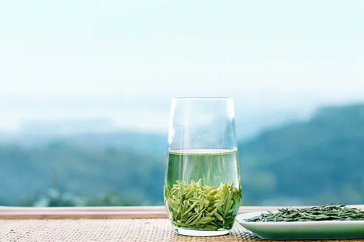 春天一杯清茶,掸去一身风尘