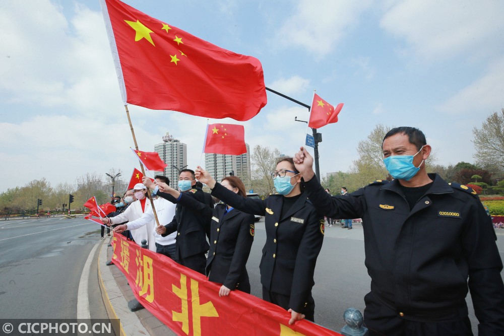 河南开封:第三批英雄凯旋 欢迎亲人回家