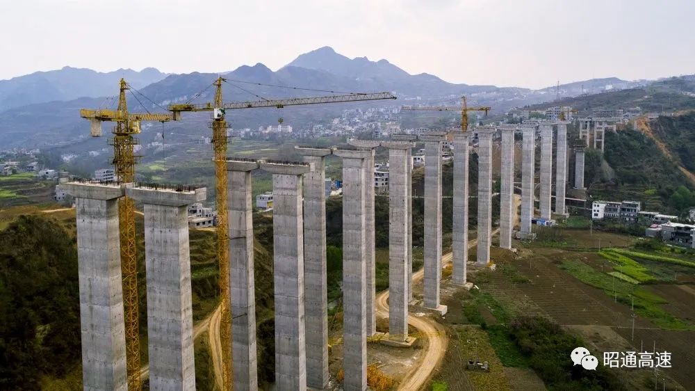 镇(镇雄)赫(贵州赫章)高速公路项目两阶段施工图设计路线全长12.