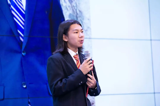 毫无疑问,黄彦清成绩是非常非常拔尖的,即便在强手如林的爬藤大军中