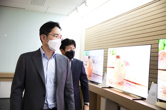 最新消息：双重压力下，三星、LG放弃生产LCD