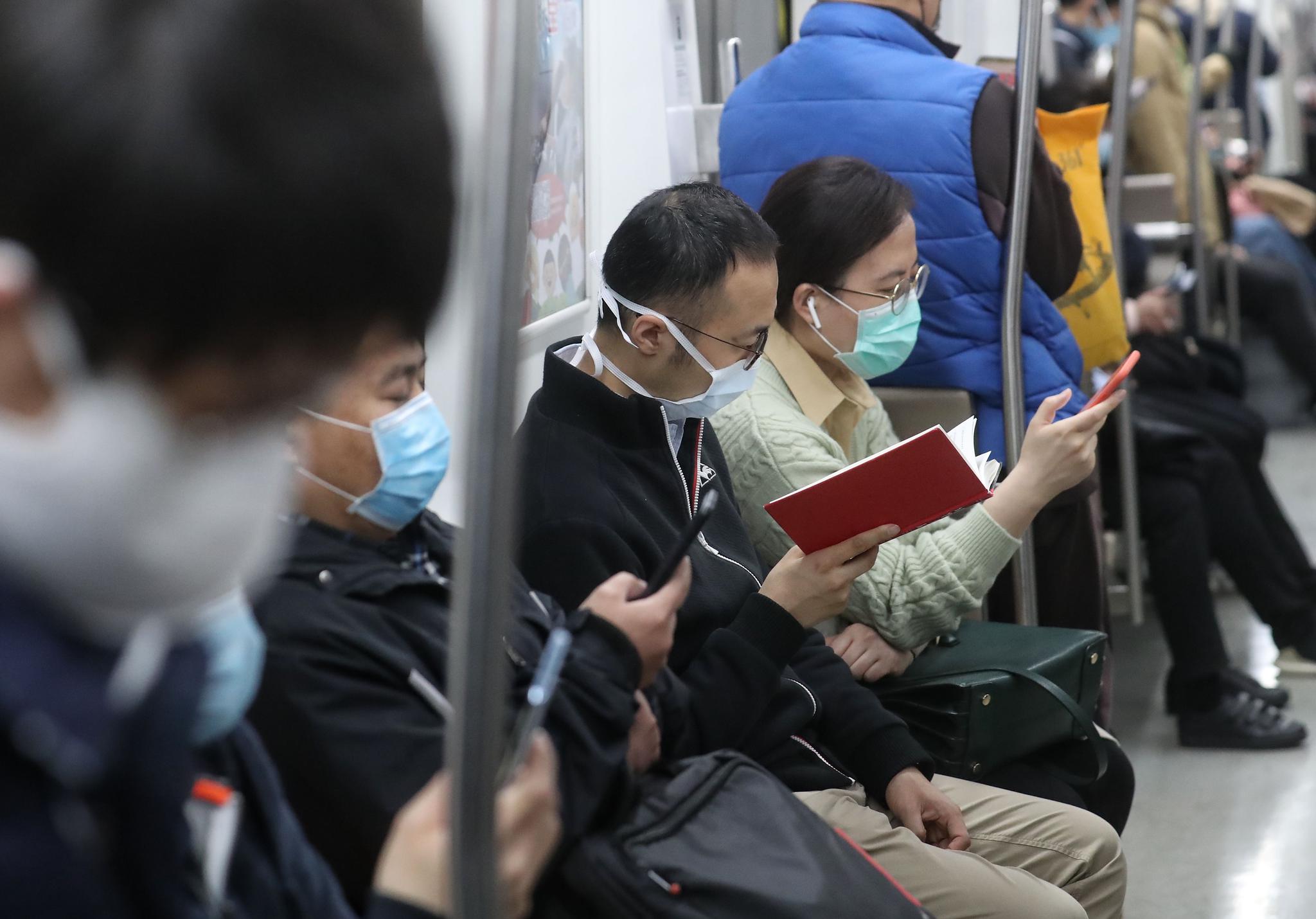  从今天（3月31日）起，北京地铁5号线、6号线、15号线和13号线将采取“超常超强列车运行图”，其中5号线、6号线、13号线的最小运行间隔将缩短至2分钟以内。新京报记者 王贵彬 摄