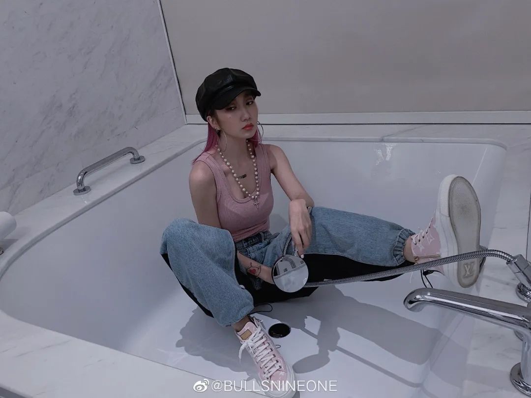 忘掉"淡黄的长裙",这些火辣女rapper让你全身都醒过来!