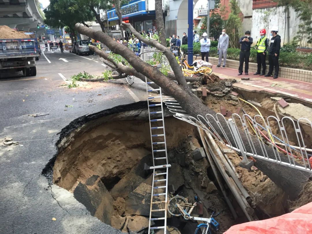 广州海珠区东晓南路地陷初步判断因近期雨水冲刷所致