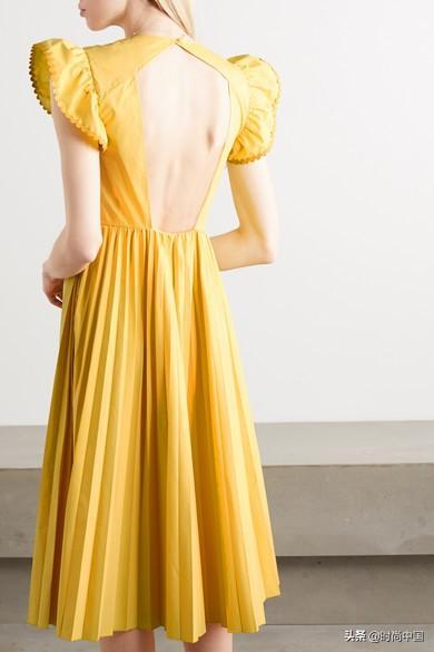 黄色系长裙大赏丨穿上淡黄的长裙一个人在家里开狂欢的party