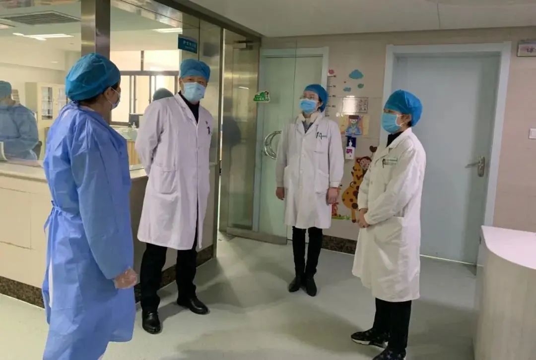 防控工作,特别抽调3名专业过硬的谢聪敏副主任护师,李虹娟副主任护师