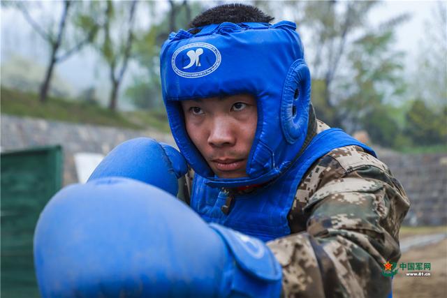 练兵丨直击武警兵哥搏击现场，太震撼了休闲区蓝鸢梦想 - Www.slyday.coM