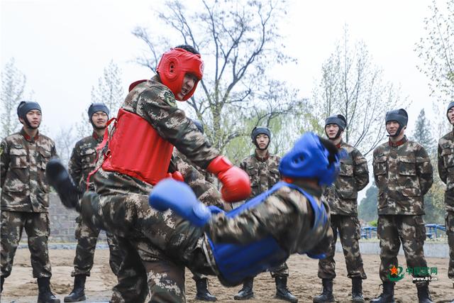 练兵丨直击武警兵哥搏击现场，太震撼了休闲区蓝鸢梦想 - Www.slyday.coM