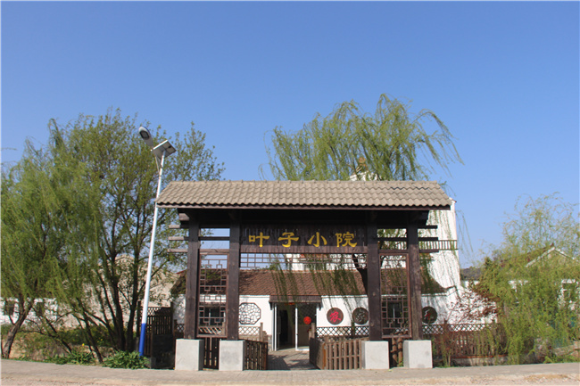 冯万成说,为丰富游玩内容,农庄新添了垂钓项目,60亩广阔水田,碧波如镜