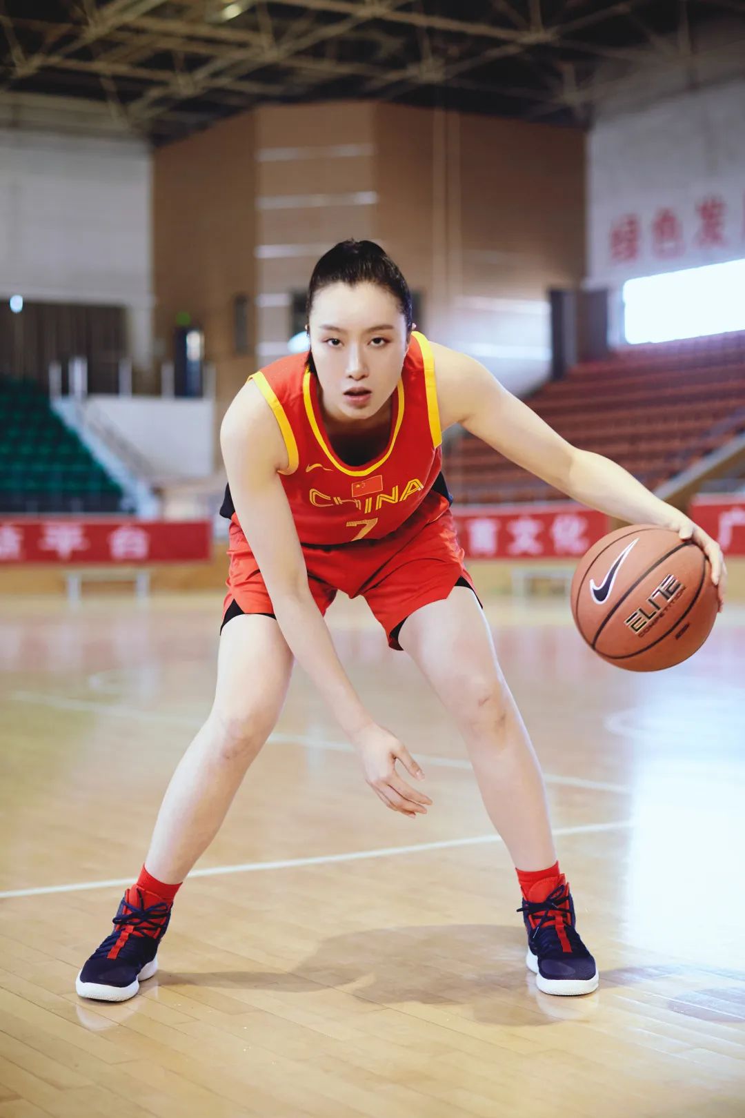 邵婷| 不止是球场"小陀螺"