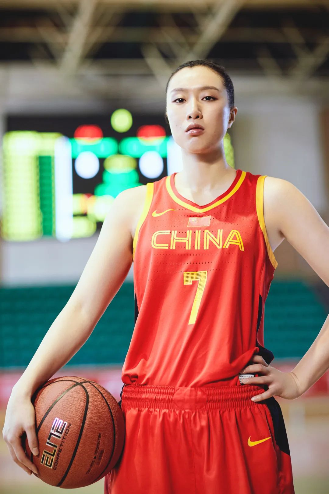 邵婷| 不止是球场"小陀螺"