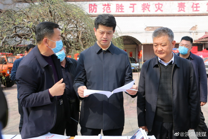 黄巍(中) 来源:洪洞融媒体中心