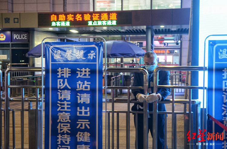 ▲“解封”时刻的武昌火车站