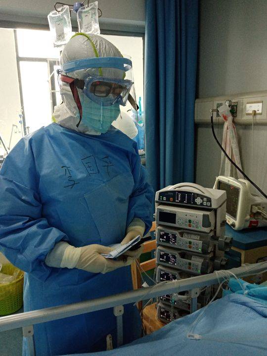 90后医生"战疫情":这次换我来保护大家|疫情|90后|新冠肺炎_新浪新闻