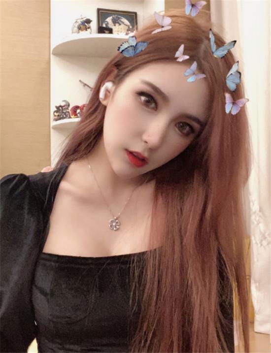 希然参加lol大冒险,网友直呼好腿!女神齐聚前辈小楼败下阵来?