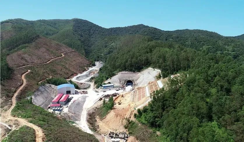 赣深高铁惠州境内最长隧道顺利贯通