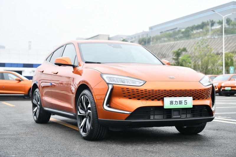 赛力斯5增程型四驱高性能版交付 共计100台