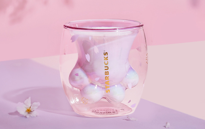 去年2月份,星巴克推出「猫爪杯」,受到广大群众喜爱,甚至让价格一路