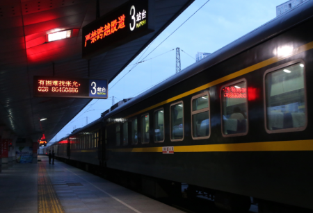 ▲4月9日，“解封”后首趟离汉返蓉列车K354抵达成都站
