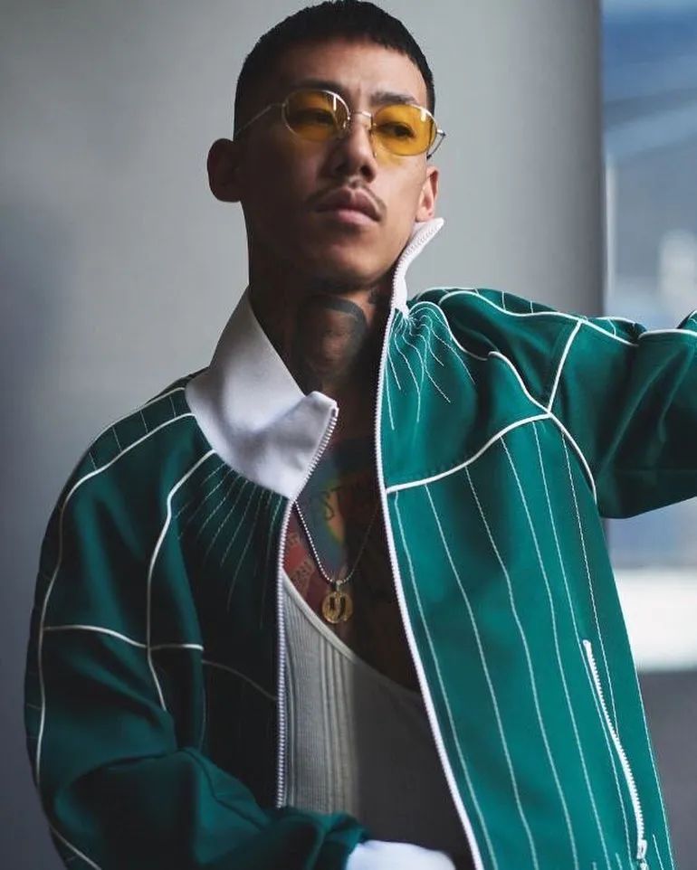 壁纸| 这个日本rapper,有人认识吗?