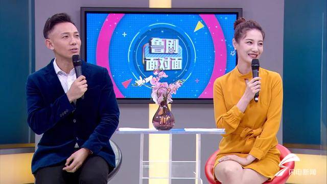 于震携爱妻辛月做客鲁剧面对面夫妻俩做高难度双人瑜伽