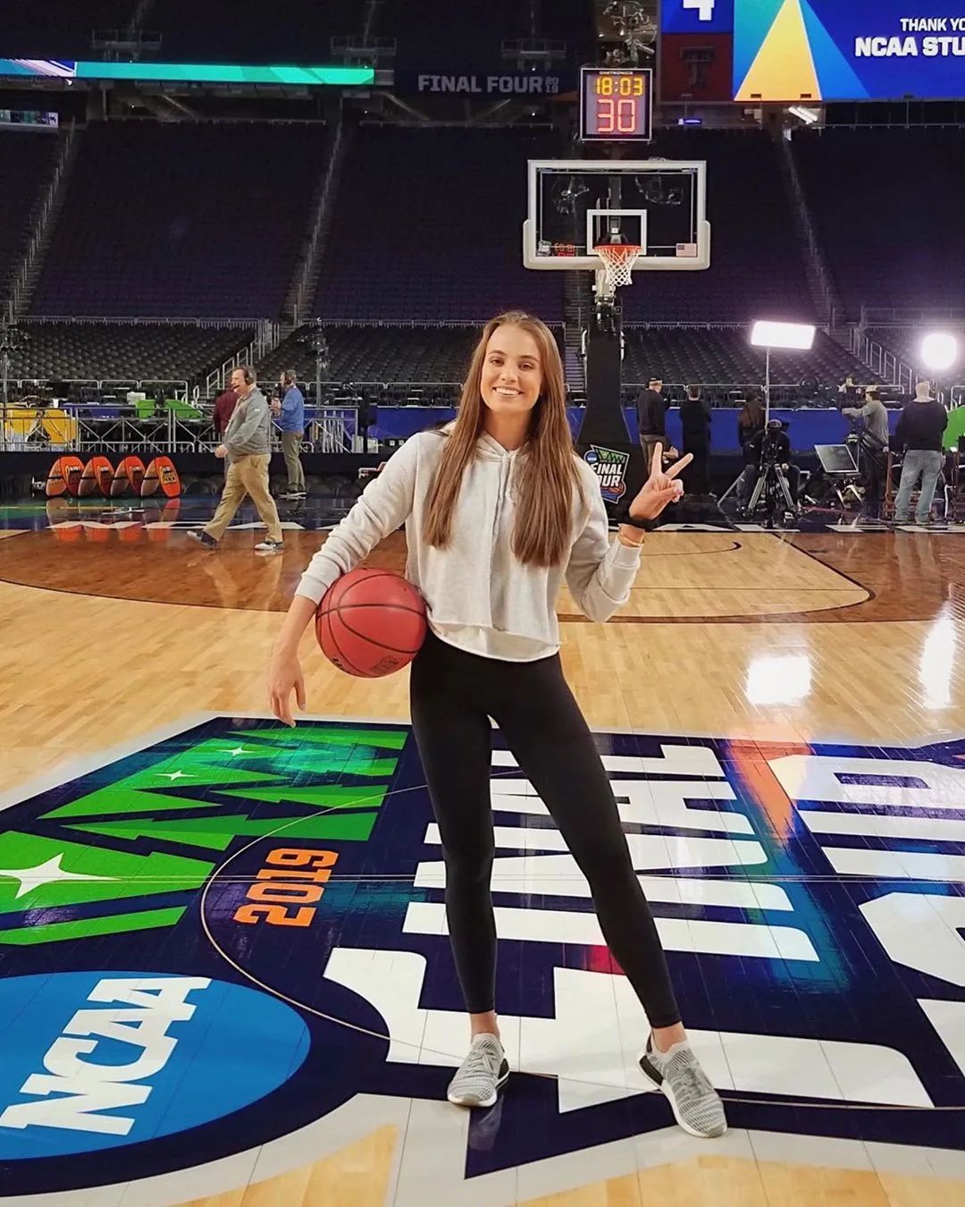 做梦都想找个这样的女朋友啊|瑞秋|篮球|罗伯森_新浪新闻