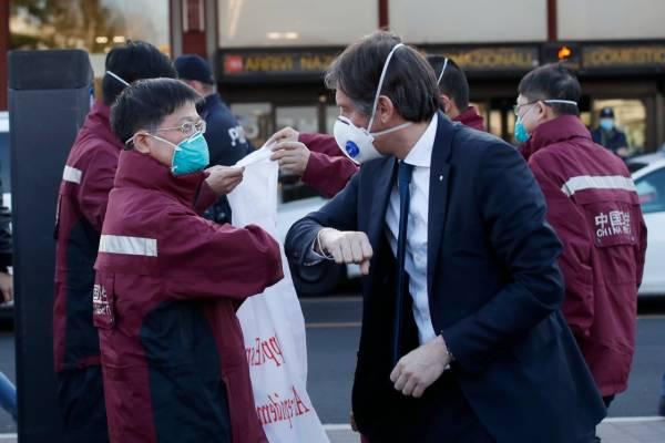3月13日,立陶宛卫生部,各大医院和研究机构的官员和专家参加视频会议.