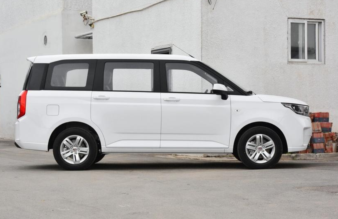 五菱宏光plus新车型将于5月上市 预计售价5-6万元