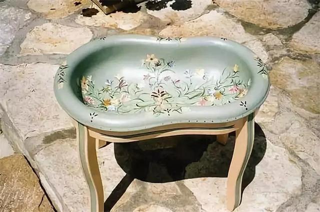 古代都是怎么擦屁股的?看到法国人的"坐浴盆",我终于明白了