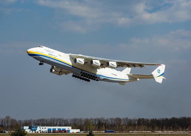 世界最大运输机投入抗疫! 安-225来华运输防疫物资 可载重250吨