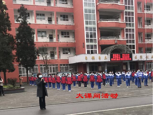 六枝特区第三中学抓实抓细初三年级复学工作