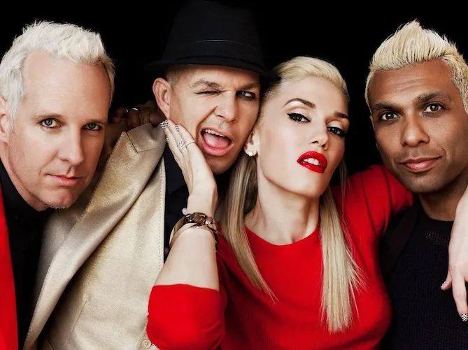 hill 做logo设计,跟 beastie boys,the fugees,no doubt 等乐队巡演