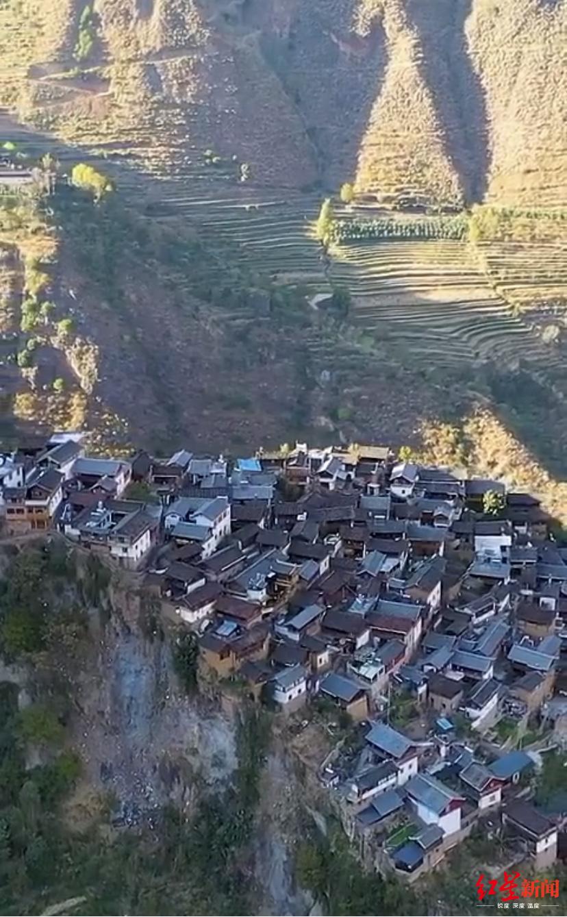 云南这个悬崖上的村庄火了