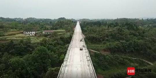 川南城际铁路冷水冲双线特大桥箱梁架设完成