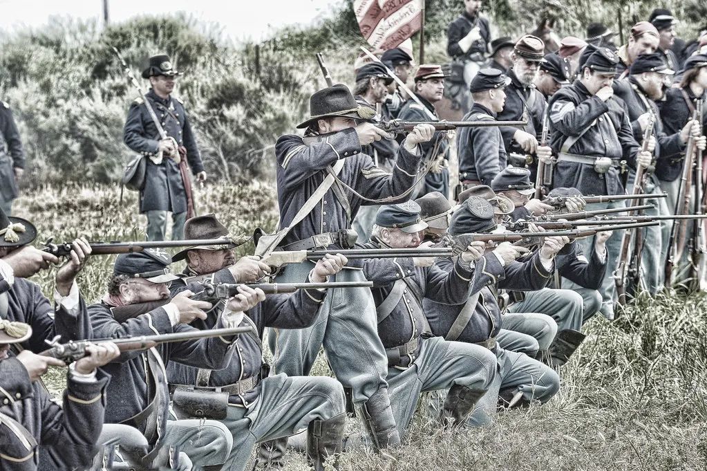 但是南北战争结束时,这些斯潘塞连珠枪的处理就成了令人头疼的事,毕竟