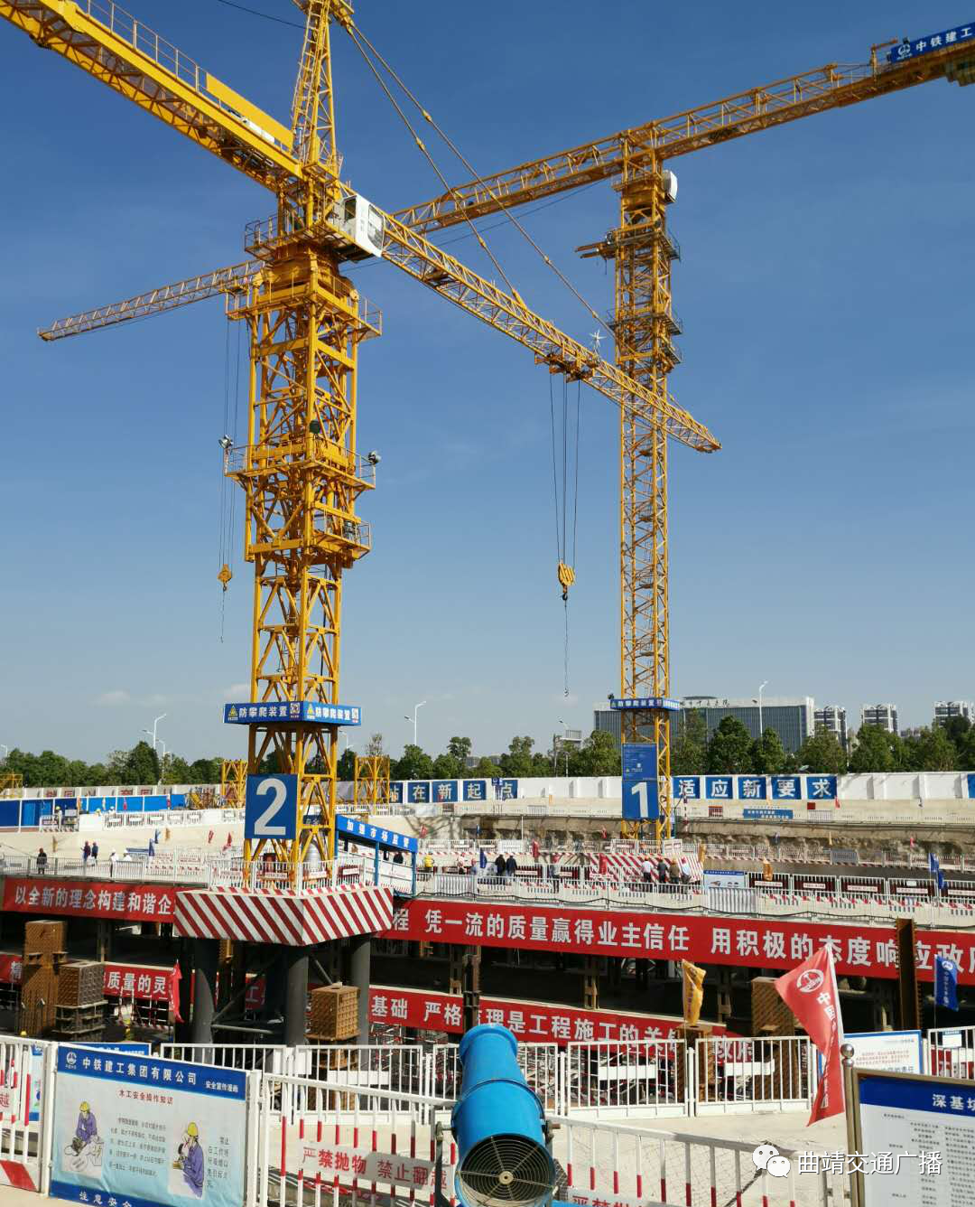 通过采取有效举措,在建建筑施工项目标准化工地建设不断加强,建筑施工