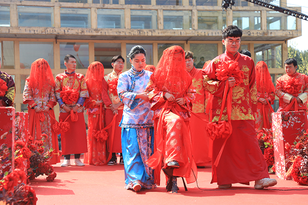 泗洪城头乡举办集体婚礼 为爱减负