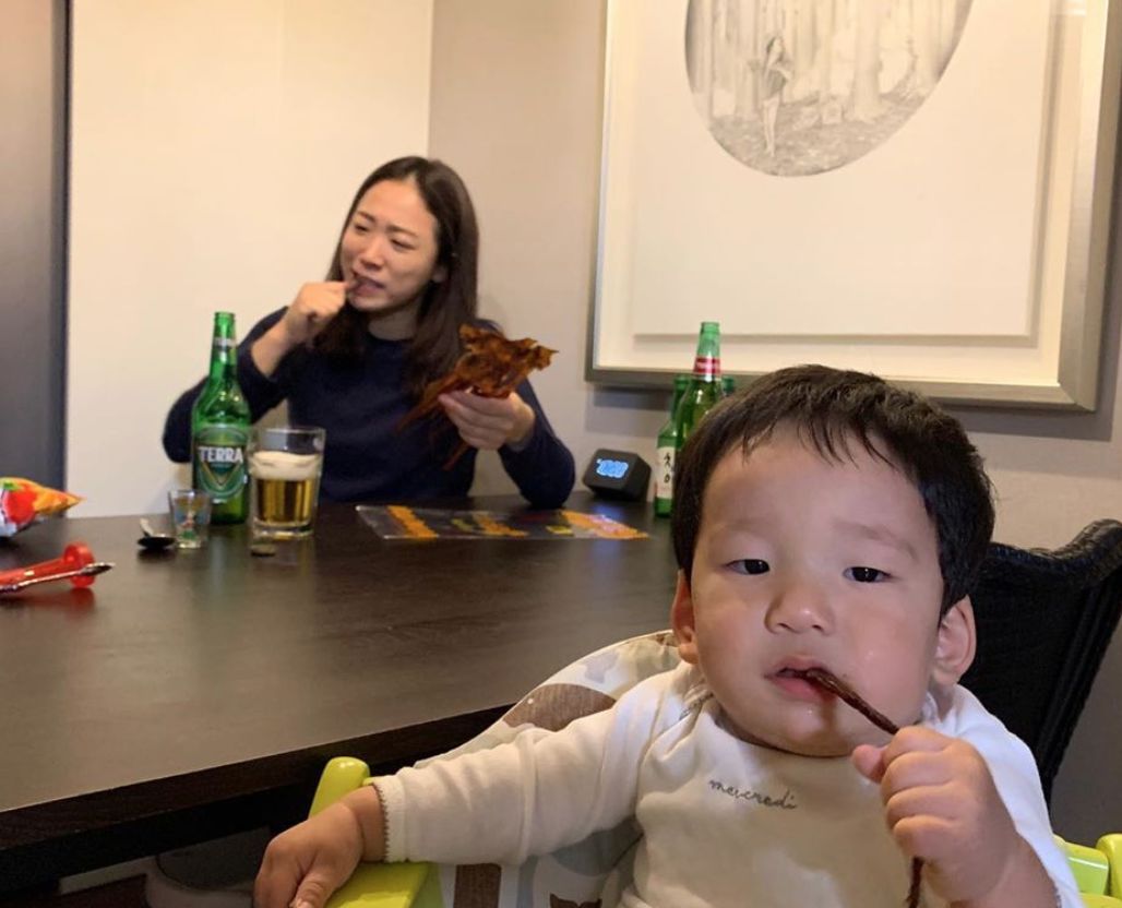李美度这迷离的眼神, 这小杯 大杯, 是想来个"深水炸弹"?