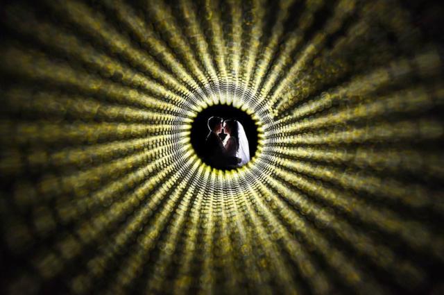 借助后帘同步或者多重曝光,拖拽镜头就可以拍摄到这样的画面了.