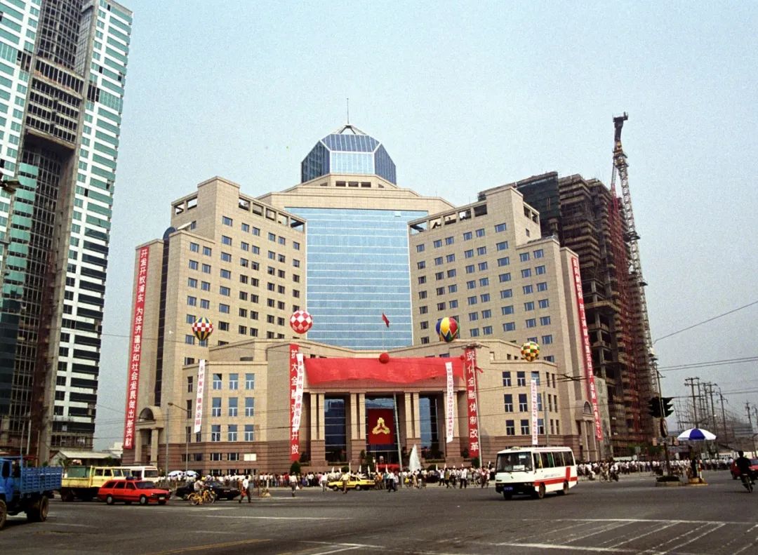 一次入职见证陆家嘴金融城崛起【我们的30年·讲述】