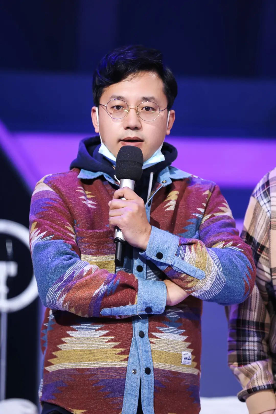 在此次云分享会直播间里,媒体还对"四小花"和节目制片人刘建立,总导演