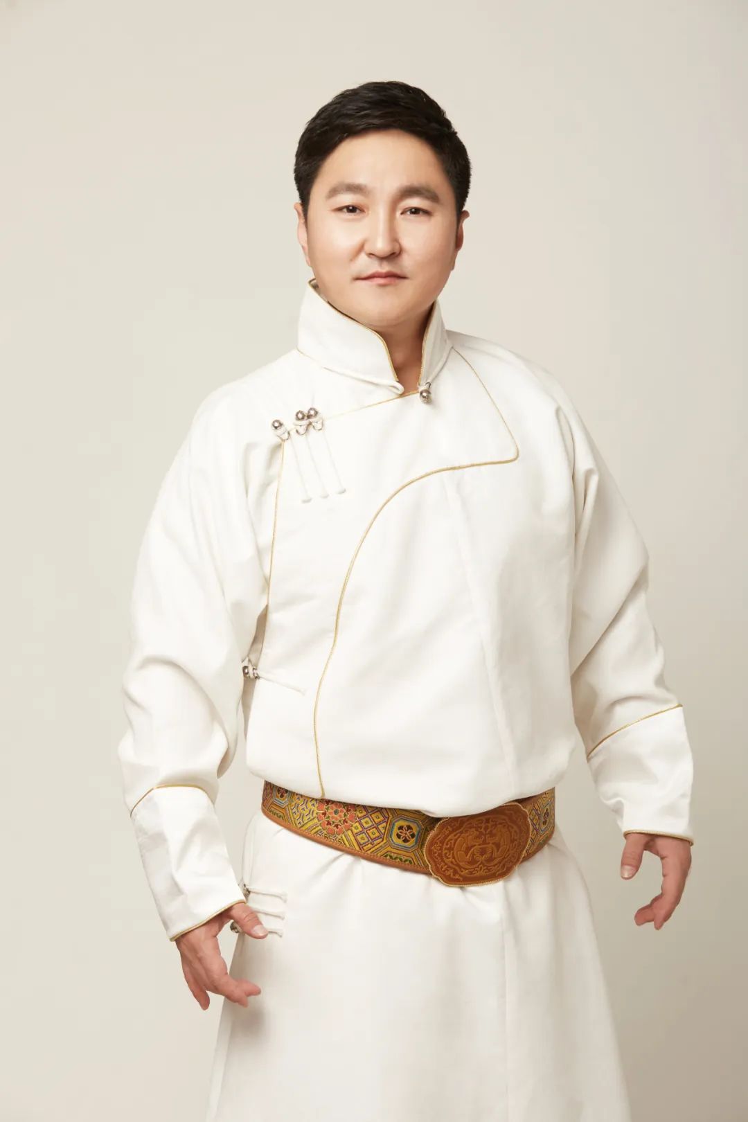 弘扬蒙古马精神呼斯楞深情演唱马文化推广曲马背之上