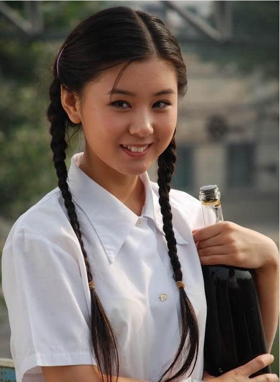 2005年,与倪萍,姜武联袂出演杨亚洲的电视剧《大浴女》,在其中扮演尹