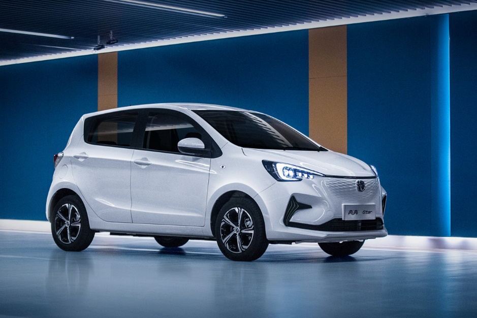 长安新能源发布了e家族第二款产品奔奔e-star(配置|询价),包括两款