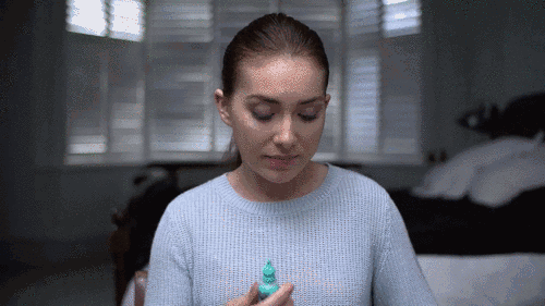 时不时的给自己的双眼滴一滴而生活中很多人都习惯带着"眼药水"现在的