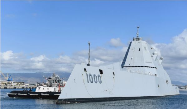 “朱姆沃尔特”号导弹驱逐舰靠泊在珍珠港(美国海军网站)